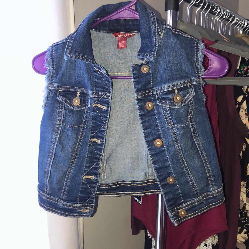 Cropped denim jacket